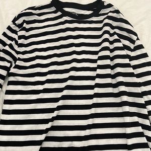 Hot topic long sleeve black&white striped tee shirt